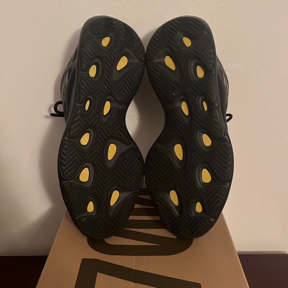 Yeezy 700 v3 “Alvah” - Picture 4 of 4